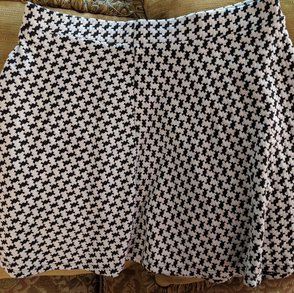 Rue 21 Black &White Checkered Skirt Women's Lg